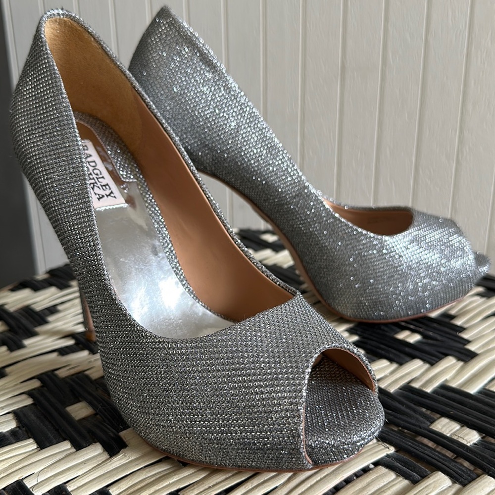Badgley Mischka platform silver lame heels 9M